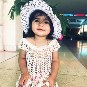 Meet your Posher, Maria elena